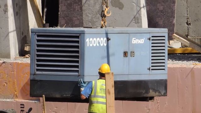 Немецкий кран РДК, будет переставлять Дизельный генератор GEKO,