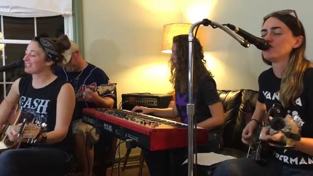 Amelia Airharts - TC-Helicon Talkbox Synth - Talkbox Tuesday - Red (Original Song) смотреть онлайн