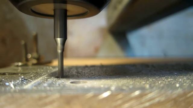 Фрезеровка отверстия в алюминии фрезой Onsrud 63-610 смотреть онлайн