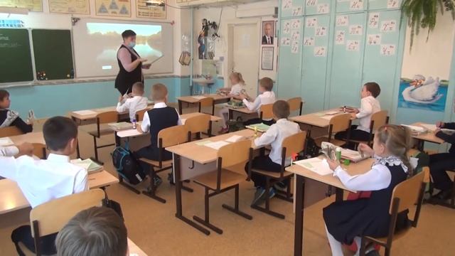 Урок русского языка 2 класс. "Что такое родственные слова?". УМК: "Школа России" смотреть онлайн