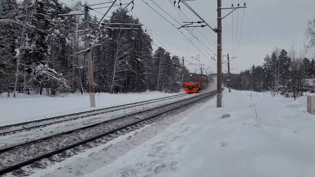 "Снежный вихрь" Электропоезд ЭД4м-0267 сообщением Красноармейск-Москва. смотреть онлайн