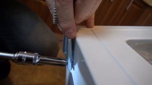 Перевес дверей холодильника Dexp NF240. Oversized door for refrigerator Dexp NF240.