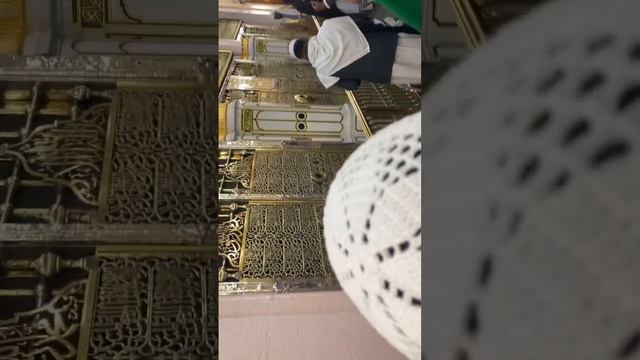 Посещение могилы Пророка ( с.а.в ) МЕДИНА смотреть онлайн