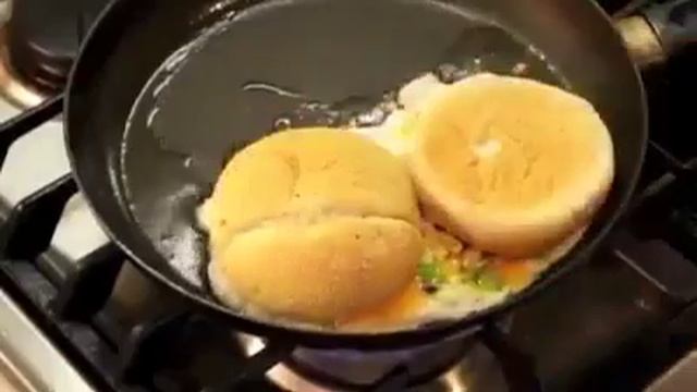 Готовим завтрак из яиц смотреть онлайн