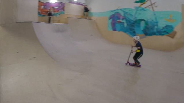 Топ 10 стильных трюков на самокате в уголок смотреть онлайн