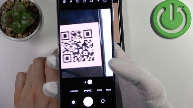 How to Scan QR Codes on Samsung Galaxy Z Flip4 смотреть онлайн
