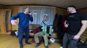 "Живем в деревне мы а пользы не приносим" или веселая песню "про Вовку"