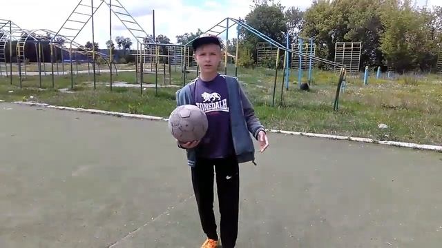 Как научиться набивать(чеканить)мяч ???