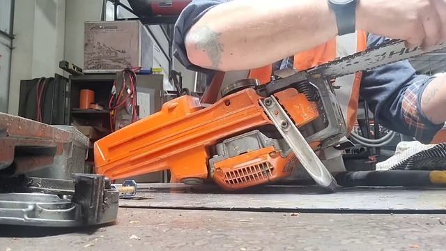 Husqvarna 550 Mark II Cleaning and Maintenance смотреть онлайн