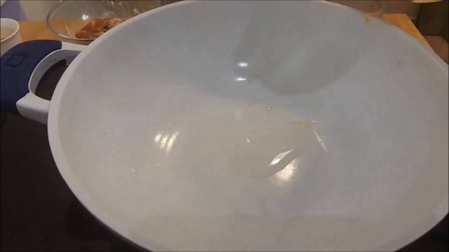 Китайская кухня. Жареное яйцо с мясом и перцем смотреть онлайн