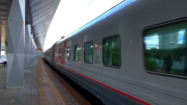 Электровоз ЭП2К-401 с фирменным поездом №1 "Москва - Волгоград" смотреть онлайн