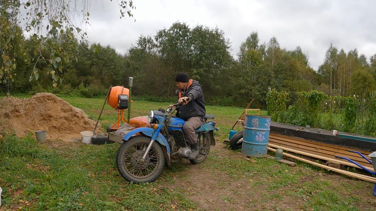 Четыре руки, "Вихрь", "Урал" и дело в шляпе! Жизнь в деревне смотреть онлайн