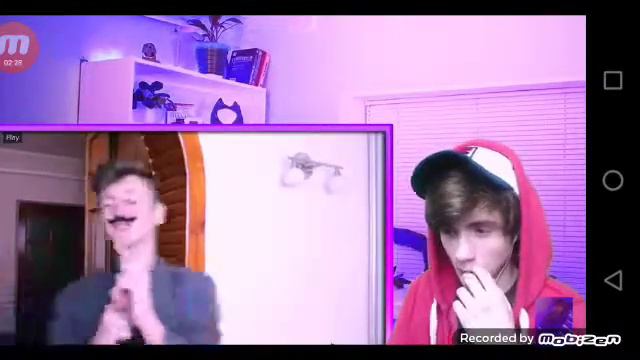 Реакция н а мака Богдан Андреев смотрит