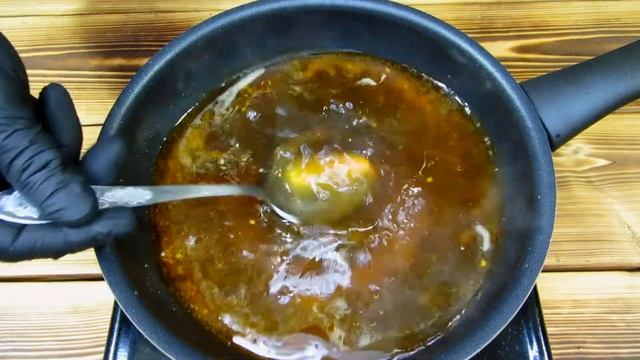 Ароматная новогодняя буженина из свиной шейки с соусом и карамелизованными яблоками смотреть онлайн