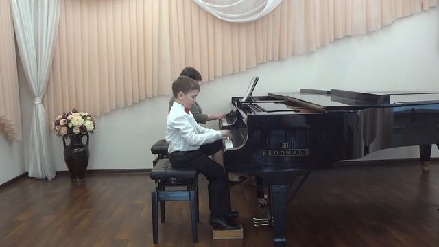 М. Глинка. "Славься", хор из оперы "Иван Сусанин". Исполняет Шарков Роман. смотреть онлайн
