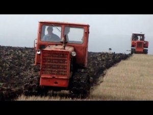 Tractors T-4A and DF-75D, plowing /// Тракторы Т-4А и ДТ-75Д, вспашка зяби
