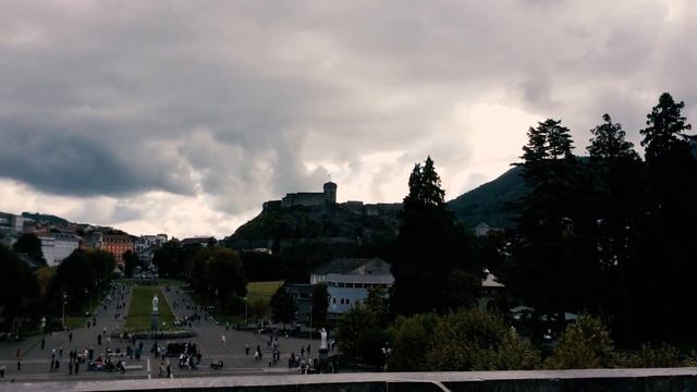 #2 Lourdes  Святое место Notre-Dame De Lourdes Одно из самых посещаемых мест Франции