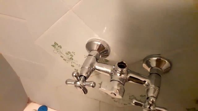 Меняем смеситель в ванной. Замена крана своими силами. смотреть онлайн