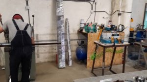 Цех (производство алюминиевых окон), показываем рабочие участки цеха /Алюстрой