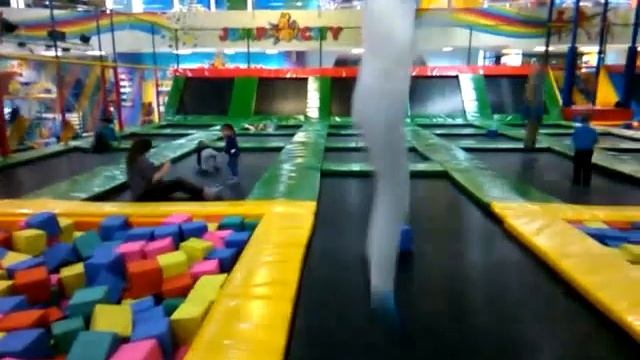 Батут, сальто назад