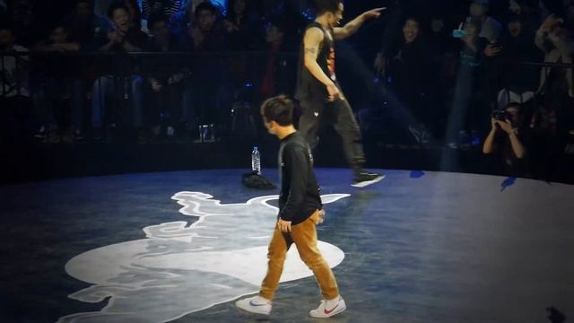 Red bull BC ONE 【World Final】брейк данс ISSAY vs HONG10 смотреть онлайн