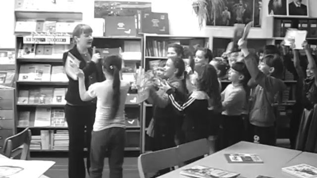 Последний состав юнкоров Пионерской школы, выпускающих газету "Школа. ру" смотреть онлайн