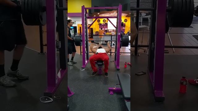 Planet Fitness Cancelled My Membership After 500lb Bench Press смотреть онлайн