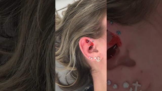Triple Forward Helix Piercings - not so bad! :) смотреть онлайн