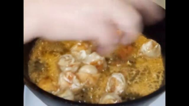 Пельмени в сметано - сырном соусе. смотреть онлайн