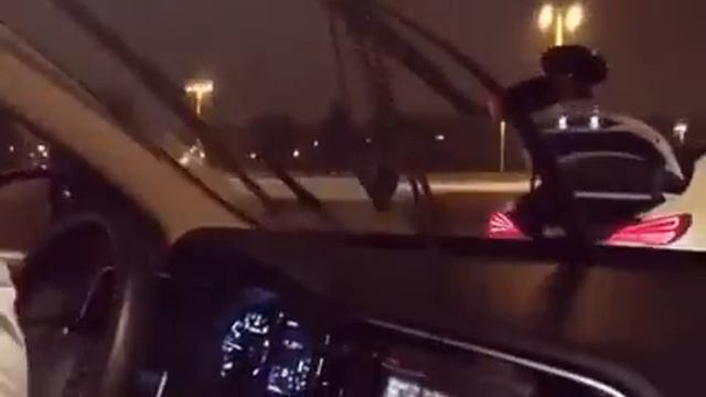 А все говорят что мужчины только и подкатывают смотреть онлайн