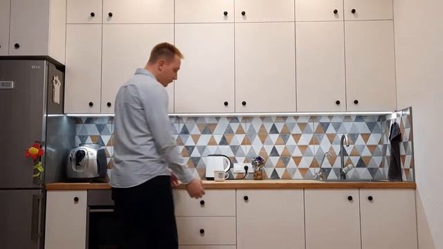 Белая кухня из распила своими руками. Экономим как можем. смотреть онлайн