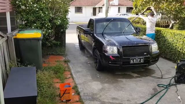 Bathing a 2008 Australian minitruck ranger pj in the wild! смотреть онлайн