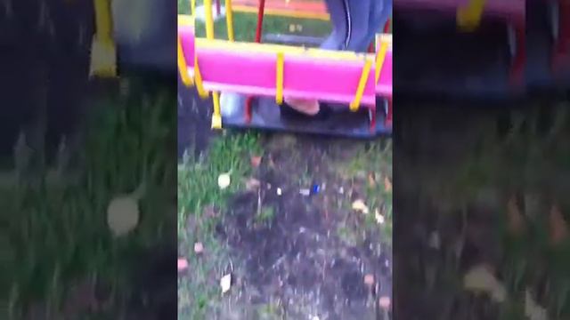 Монстр под качелей!!! смотреть онлайн