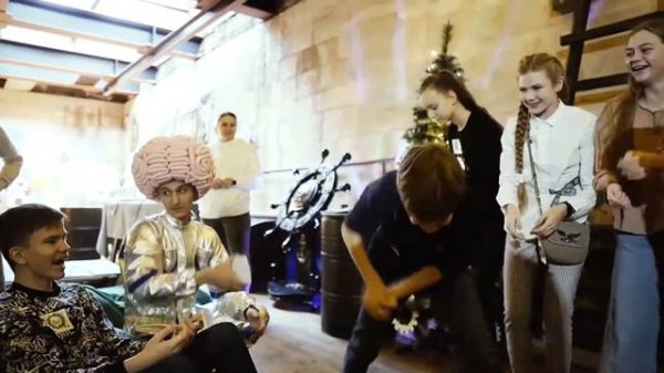 Новогодняя игра "Крути мозги"