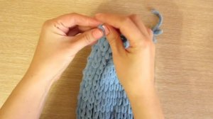 Детский шарфик из пряжи Alize Puffi Fine. Завершаем вязание, закрываем петли.