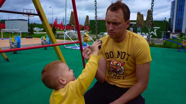 Мальчик Тёма ворует конфеты у папы и папа плачет смотреть онлайн