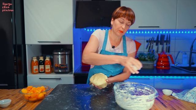 Сладкие пирожки в духовке Простой рецепт выпечки к чаю с абрикосами! смотреть онлайн