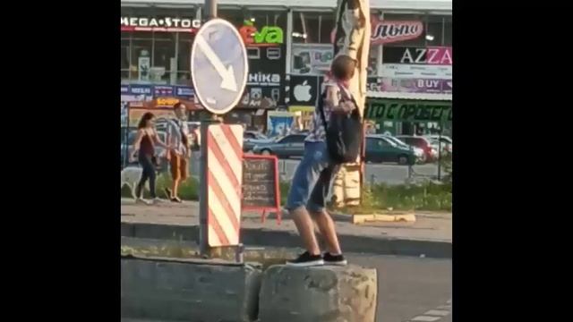Племянник Рикардо Милоса флексит прямо на улице | Ricardo Milos nephew flex on the street смотреть онлайн