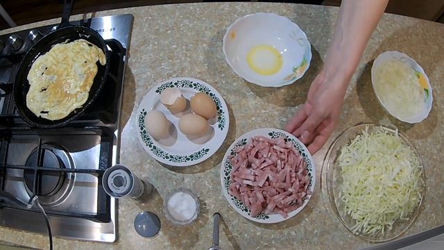 Салат из капусты с яичными блинчиками. // Cabbage salad with egg pancakes. смотреть онлайн