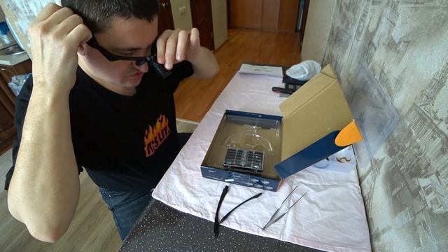 Очки лупа для работы с мелкими деталями.