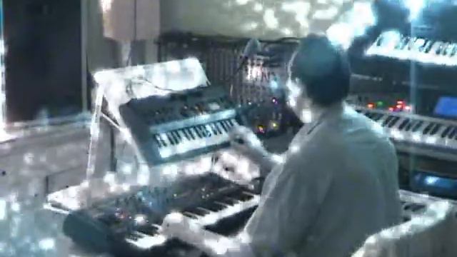 Roland E 50 Laurent DiscShowMan DirectSesion TribalAfmosferisVocoder.mpg смотреть онлайн