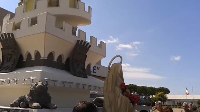 Posizionamento statua di S. Rosa sulla minimacchina Pilastro presso 4°Reggimento Scorpione смотреть онлайн