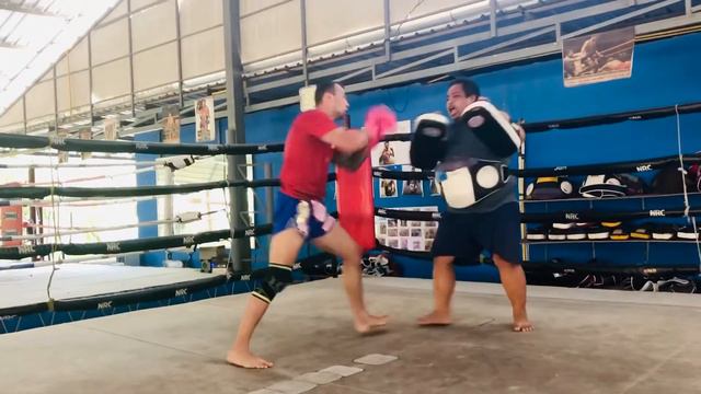 Wojtek Oleksyk (Hanuman Thai Boxing Edinburgh ) pad work смотреть онлайн