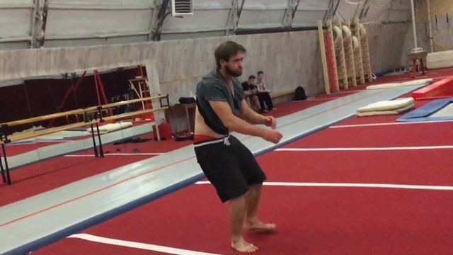 ВЛОГ | Тренировка в Ангаре | Паркур с Владимиром Хрисанфовым | Получил травму смотреть онлайн