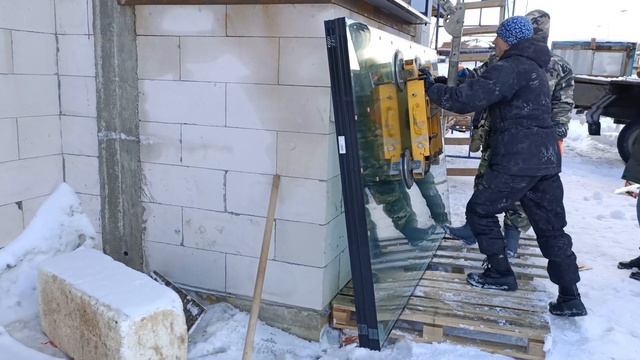 Выносной монтаж окон на пластинах угловые окна с зубом на стеклопакете без вертикальной перемычки