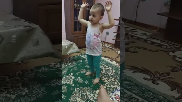 Дочка делает зарядку смотреть онлайн