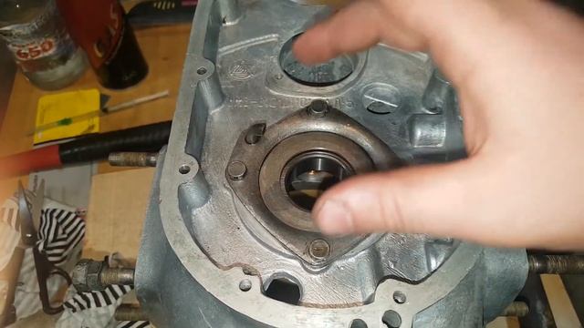 Сборка двигателя Урал ч1. Замена втулки распредвала, установка коленвала смотреть онлайн