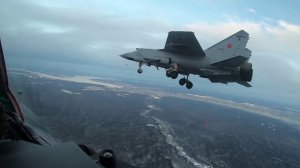 Пилотаж летчиков высотных истребителей-перехватчиков МиГ-31 в Пермском крае