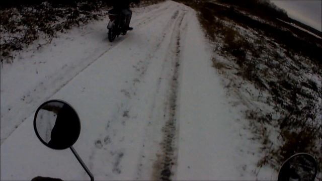 ЗИМНИЕ ПОКАТУШКИ #6 на двух мопедах по первому снегу | часть 1 смотреть онлайн