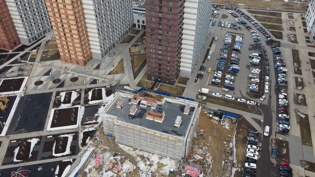 Обзор строительной площадки 8-10 корпусов и ДДУ от 10 апреля 2022 г. Часть 2. смотреть онлайн